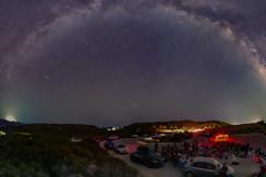 Το Γαλαξιακό Τόξο πάνω από το Βάι