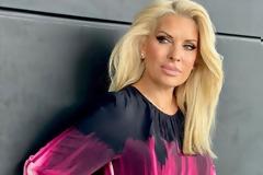 Ελένη Μενεγάκη: Σας παρακαλώ. Πηγαίνετε σπίτι σας, είναι βράδυ...