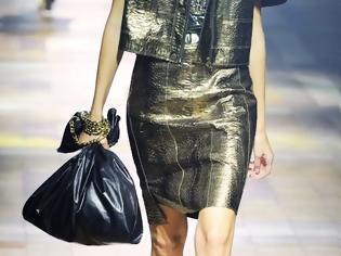 Φωτογραφία για H Gen Z ΞΕΓΥΜΝΩΝΩΙΕ ΤΗΝ FAKE ΜΟΔΑ ΚΑΙ ΤΑ VIDEO ΤΩΝ INFLUENCERS ΣΤΟ TikTok