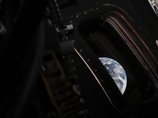 Φωτογραφία για Artemis II: «Τίποτε δεν σε προετοιμάζει για αυτό» – Οι αστροναύτες της NASA φωτογραφίζουν τη Γη από το Διάστημα