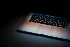 Sleep Ή ΤΕΡΜΑΤΙΣΜΌΣ;  ΠΟΙΑ ΕΙΝΑΙ Η ΚΑΛΥΤΕΡΗ ΕΠΙΛΟΓΗ ΓΙΑ ΤΟ LAPTOP ΣΟΥ