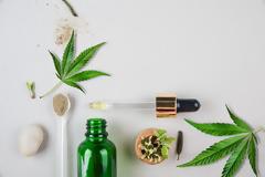 Ελληνική Ιατρική Εταιρεία για τα Κανναβινοειδή: «Αυστηρό πλαίσιο ελέγχου, όχι καθολικές απαγορεύσεις»