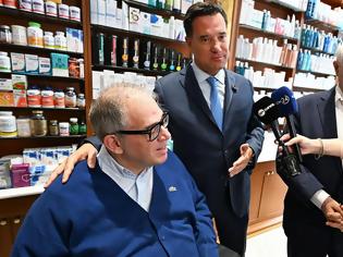 Φωτογραφία για Επίσκεψη Γεωργιάδη σε ιδιωτικό φαρμακείο για τη διάθεση ΦΥΚ σε δικαιούχο ασθενή