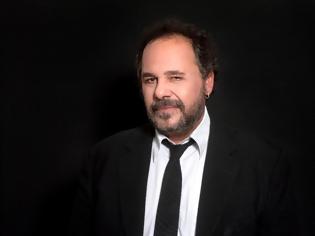 Φωτογραφία για Ανατροπή με τη νέα σειρά του Αλέξανδρου Ρήγα στην ΕΡΤ – Στον αέρα το τηλεοπτικό σχέδιο