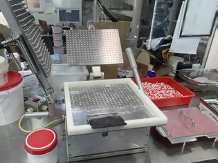 Φωτογραφία για Φαρμακοποιός στο Χαλάνδρι είχε στήσει εργαστήριο ντόπινγκ και παράνομων χαπιών αδυνατίσματος, έκανε εξαγωγές σε 90 χώρες με τζίρο 1 εκατ. ευρώ