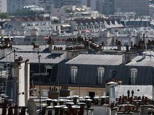 Φωτογραφία για Γιατί οι Γάλλοι βάφουν τα τζάμια τους με κιμωλία;