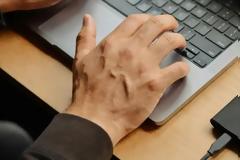 Cloud έΕΝΑΝΤΙΟΝ  offline:ΓΙΑΤΙ ΣΥΝΔΥΑΖΟΝΤΑΙ ΕΥΚΟΛΟΓΙΑ ΠΡΟΣΒΑΣΗΣ ΚΑΙ ΑΣΦΑΛΕΙΑ