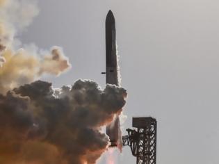 Φωτογραφία για Πύραυλος της SpaceX προσέκρουσε στη Σελήνη – Με ταχύτητα σχεδόν 9.000 χλμ/ώρα και δύναμη 3 τόνων ΤΝΤ