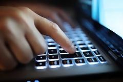 SOS: ΑΠΑΤΕΩΝΕΣ ΜΕ ΧΡΗΣΗ ΤΕΧΝΗΤΗΣ ΝΟΗΜΟΣΥΝΗΣ ΜΙΜΟΝΥΤΑΙ ΦΩΝΕΕΣ ΣΥΓΓΕΚΝΩΝ ΣΑΣ ΓΙΑ ΕΞΑΠΑΑΤΗΣΗ