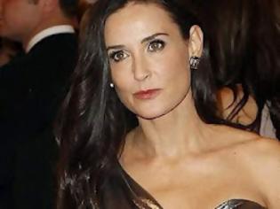 Φωτογραφία για Απελπισμένη η Demi Moore