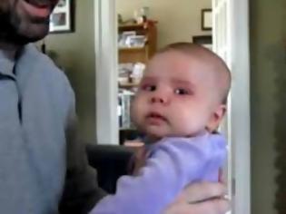 Φωτογραφία για Βίντεο: Μωρό ηρεμεί με hip hop τραγούδι!