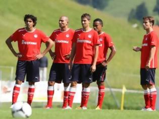 Φωτογραφία για ΕΜΕΙΝΑΝ ΣΤΟ ΞΕΝΟΔΟΧΕΙΟ ΠΑΡΑ ΤΟ... ΕΛΕΥΘΕΡΟ ΤΟΥ ΖΑΡΝΤΙΜ ΟΙ ΕΡΥΘΡΟΛΕΥΚΟΙ