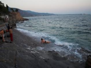 Φωτογραφία για Τυχερός λουόμενος της παραλίας πλάκες του Βόλου που σώθηκε από πνιγμό