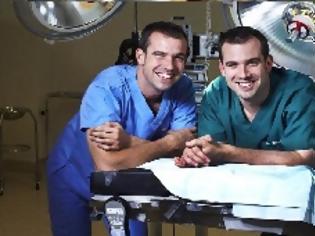 Φωτογραφία για 2 αδέλφια γιατροί, μια σπάνια παθηση. Ποιος τη θεράπευσε;