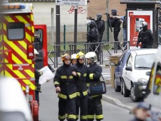 Φωτογραφία για Κατάσταση πολιορκίας σε σχολείο στο Παρίσι: Ελεύθερος ο όμηρος, αρνείται να παραδοθεί ο δράστης