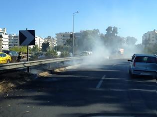 Φωτογραφία για Φωτιά στην νησίδα της εθνικής οδού Αθηνών-Λαμίας!!!