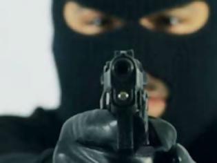 Φωτογραφία για VIDEO: ΓΛΥΦΑΔΑ: Ληστές μπήκαν σε σπίτι με όπλα και μαχαίρια