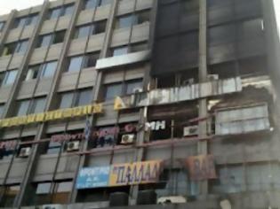 Φωτογραφία για Πάτρα: Μεγάλες οι καταστροφές - αρκετά τα ερωτηματικά από την φωτιά στο πολυώροφο κτίριο στο κέντρο της πόλης