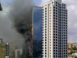 Φωτογραφία για Φόβοι για εγκλωβισμένους  Μεγάλη πυρκαγιά στον ουρανοξύστη Polat στην Κωνσταντινούπολη