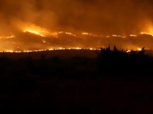 Φωτογραφία για Σε εξέλιξη η πυρκαγιά στο Ζευγολατιό