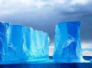 Φωτογραφία για Γροιλανδία: Αποκολλήθηκε παγόβουνο - γίγας