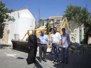 Φωτογραφία για Δήμος Μαλεβιζίου: Κατεδάφιση - ανάσα για την πλατεία της Τυλίσου