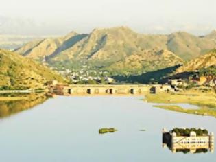 Φωτογραφία για Jal Mahal: Το παλάτι που «βυθίστηκε» στη λίμνη!