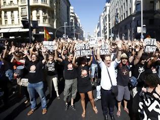 Φωτογραφία για Στους δρόμους οι Ισπανοί ενάντια στα μέτρα λιτότητας