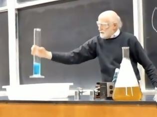 Φωτογραφία για VIDEO: Όταν η χημεία γίνεται απίστευτα διασκεδαστική