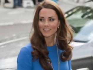 Φωτογραφία για Kate Middleton: Πάρτε βαθιά ανάσα και διαβάστε πόσο κοστίζει το κόσμημά της! [φωτο]