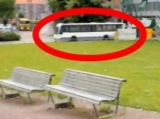 Φωτογραφία για ΑΠΙΣΤΕΥΤΟ ΒΙΝΤΕΟ! Δείτε προσεκτικά τι θα συμβεί στο λεωφορείο!