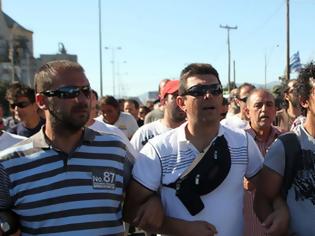 Φωτογραφία για Νέες κινητοποιήσεις αποφάσισαν οι απεργοί της Χαλυβουργίας