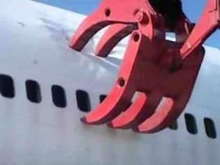 Φωτογραφία για Βίντεο: Δείτε ένα Boeing 747 να γίνεται «βίδες»!