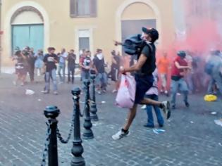 Φωτογραφία για Άγριες συγκρούσεις στην Ιταλία με 11 αστυνομικούς τραυματίες