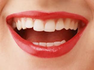 Φωτογραφία για Αποκτήστε λευκά δόντια με φυσικό τρόπο