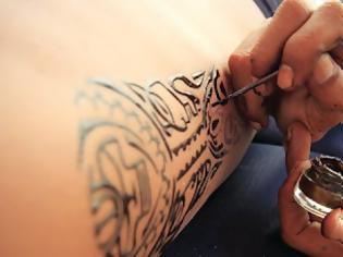 Φωτογραφία για Κάθε χρόνο τα τατουάζ από μαύρη χέννα προκαλούν σοβαρές βλάβες στην υγεία