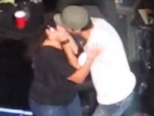 Φωτογραφία για Φίλησε θαυμάστρια στο στόμα ο Enrique Iglesias!