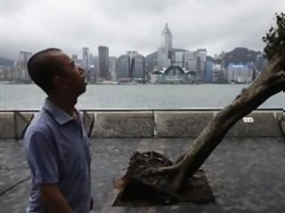 Φωτογραφία για Το Χονγκ Κονγκ χτυπήθηκε από ισχυρό τυφώνα