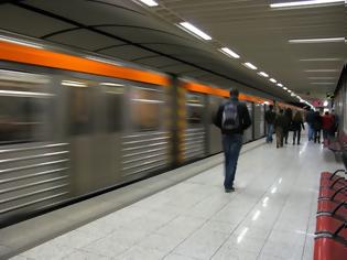 Φωτογραφία για Έπεσε στις γραμμές του μετρό στα Σεπόλια για να αποφύγει την σύλληψη