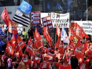 Φωτογραφία για Διαδήλωσαν στο Παρίσι οι εργαζόμενοι της Peugeot κόντρα στις απολύσεις