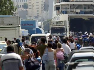 Φωτογραφία για Αδειάζει η Αθήνα από τα λιμάνια και τους δρόμους