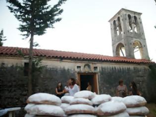 Φωτογραφία για Λειτουργήθηκε ναός σε χωριό ερειπωμένο από τα χρόνια της Κατοχής!