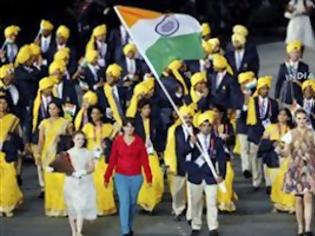 Φωτογραφία για Γυναίκα-μυστήριο παρήλασε με τους αθλητές της Ινδίας!