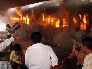 Φωτογραφία για 47 νεκροί στην Ινδία από πυρκαγιά σε τρένο