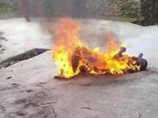 Φωτογραφία για Αυτοπυρπολήθηκε η μητέρα φυλακισμένης μπλόγκερ στο Βιετνάμ