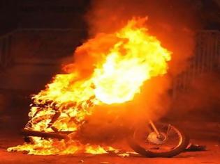 Φωτογραφία για Στις φλόγες μοτοσυκλέτα στην Ηλιούπολη
