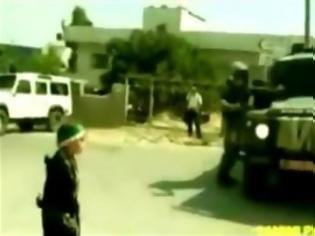 Φωτογραφία για ΣΥΓΚΛΟΝΙΣΤΙΚΟ VIDEO: Mια ανήλικη Παλαιστίνια απέναντι στους Ισραηλινούς στρατιώτες