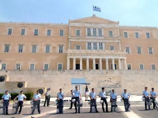 Φωτογραφία για Εταιρία security θα... φυλάσσει τη Βουλή – Μόνο ο Πρόεδρος, ο πρωθυπουργός και ανώτατοι δικαστικοί λειτουργοί θα μπορούν να φρουρούνται από αστυνομικο