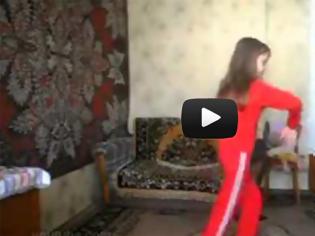 Φωτογραφία για VIDEO: Γάτα δεν εγκρίνει τον χορό μπροστά στην κάμερα