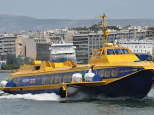 Φωτογραφία για Μηχανική βλάβη του Flying Dolphin Athina στο Aγκίστρι